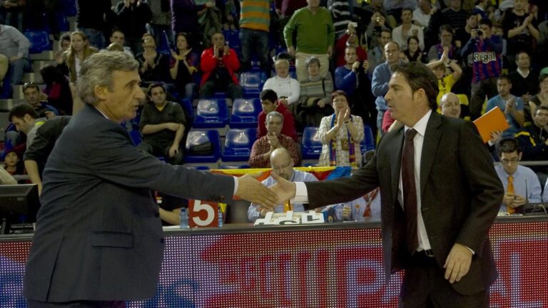 La foto de Svetislav Pesic y Xavi Pascual, de piel de gallina