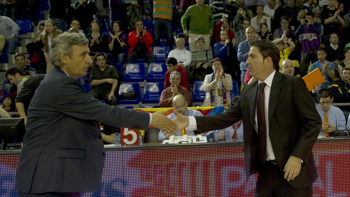 La foto de Svetislav Pesic y Xavi Pascual, de piel de gallina