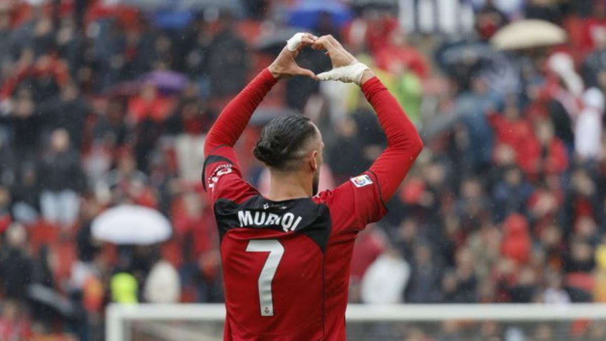 De leyenda a leyenda: Eto'o, rendido a Muriqi