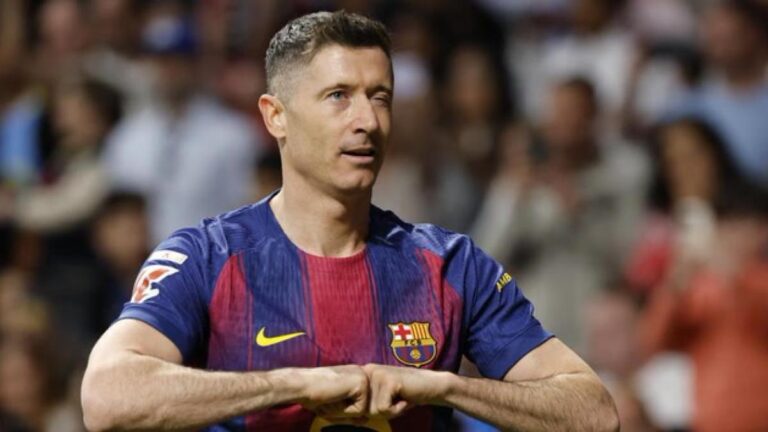 "Eres el polaco más famoso de la historia, ¿y permites que te traten así?"