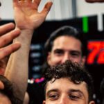 Bezzecchi: "Me tiré encima unos veinte kilos de aceite usado, me quedé todo negro como esos pobres pájaros que se ven en los documentales sobre contaminación"