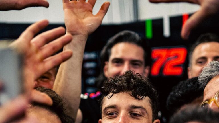 Bezzecchi: "Me tiré encima unos veinte kilos de aceite usado, me quedé todo negro como esos pobres pájaros que se ven en los documentales sobre contaminación"