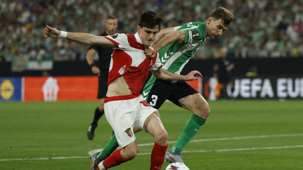 Colea la polémica por el gol de Pau Víctor al Betis