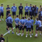 La Real inspecciona el césped de La Cartuja más que ejercitarse