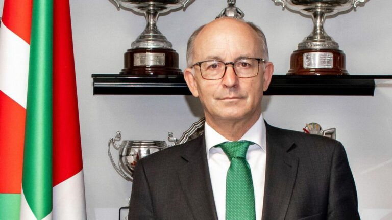 Jon Uriarte hace ocho fichajes para su junta directiva