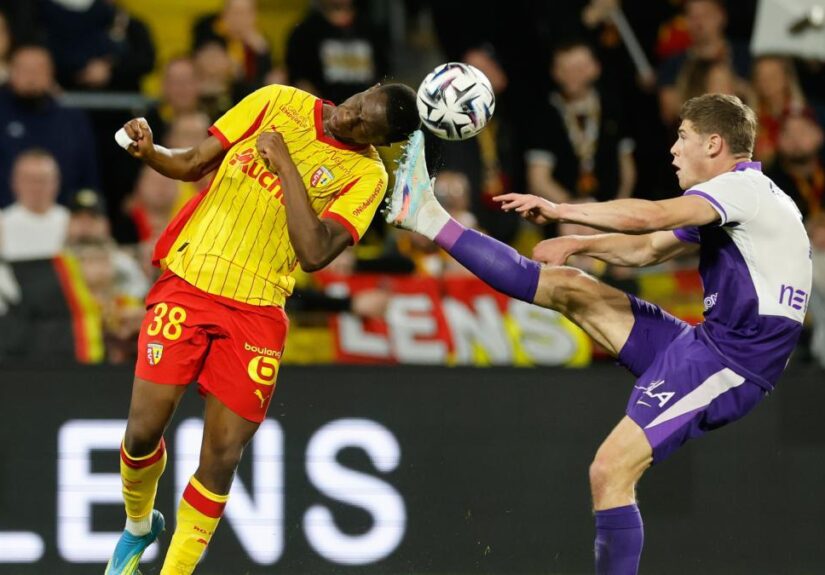 3-2: El Lens culmina la remontada ante el Toulouse en el 92' y presiona al PSG