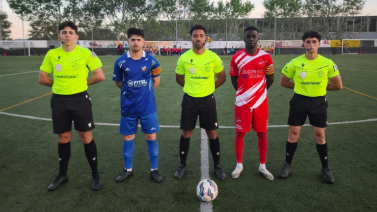 El doblete de Marc Medina permite al Lloret dormir líder