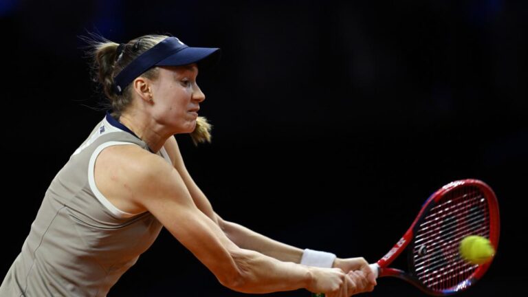 Rybakina sobrevive, Andreeva avanza y Swiatek y Gauff, eliminadas en Stuttgart