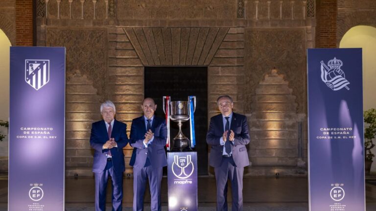 "Lo digo con el presidente de la Federación a mí lado, el VAR está haciendo mal a los árbitros"