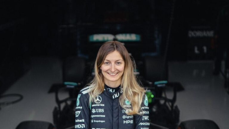 Doriane Pin, la sexta mujer en conducir un Fórmula 1 en la historia