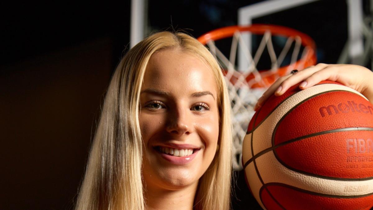 Dorka Juhasz, elegida MVP de la EuroLiga femenina en una gala celebrada en Zaragoza