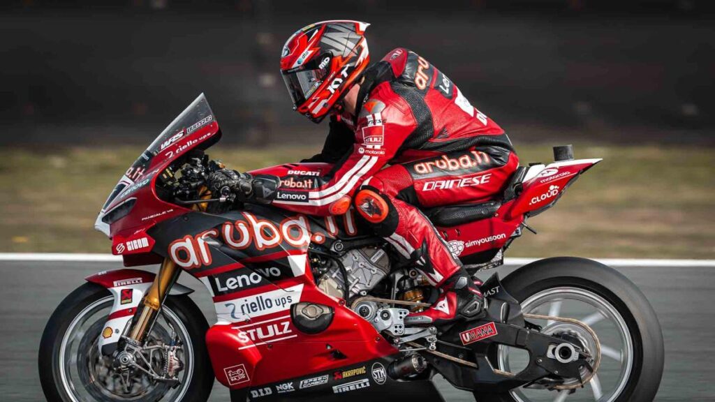 Bulega se impone a Lecuona en un bonito duelo en Assen