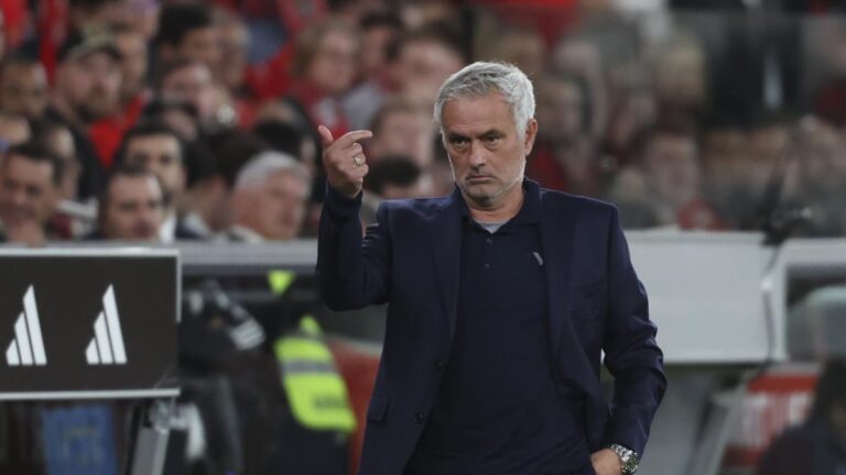 Mourinho y su futuro: "Tendremos 10 días para seguir o separarnos"
