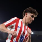 La emotiva promesa de Julián a un precoz peluquero de tan solo 14 años