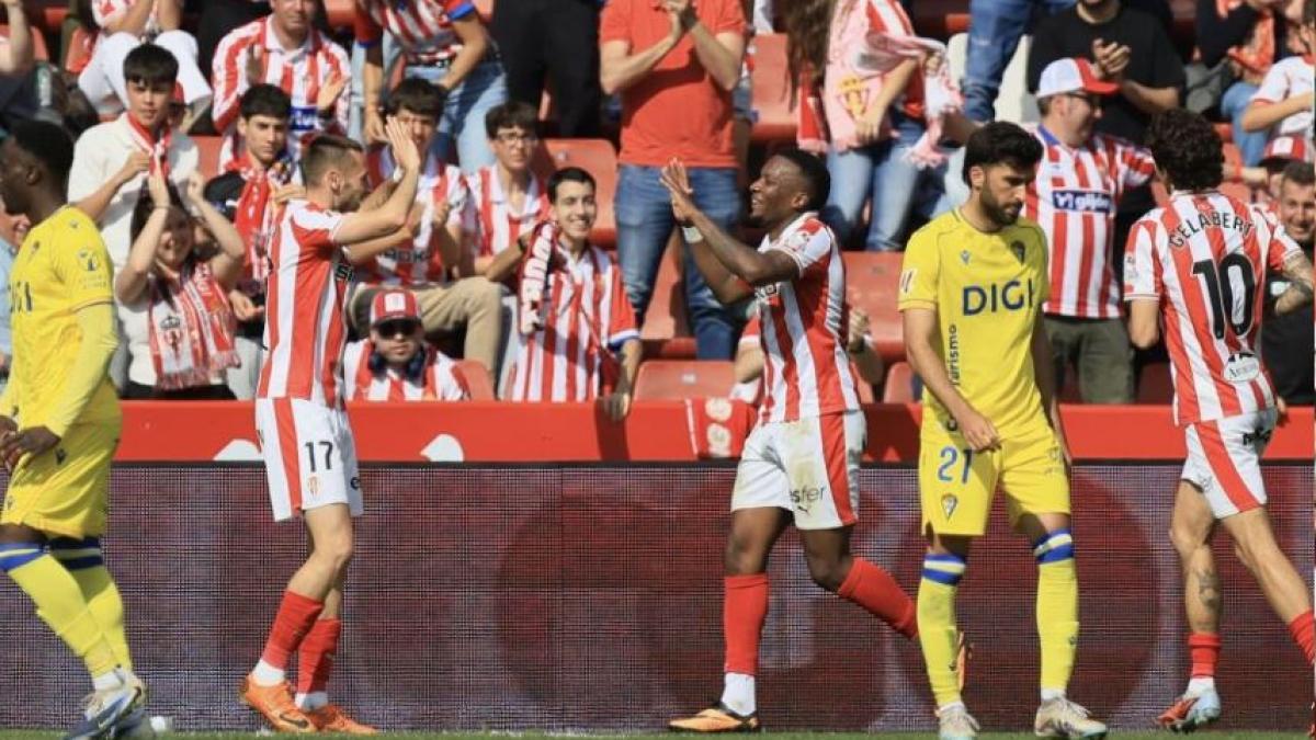 El Sporting golea a un Cádiz que sigue tonteando con el infierno