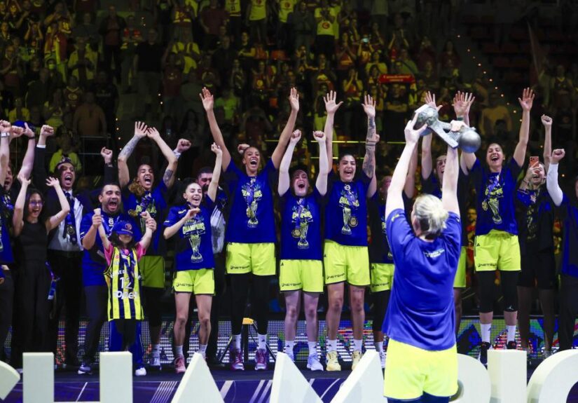 55-68: El Fenerbahce del español Miguel Méndez, campeón tras ganar al Galatasaray