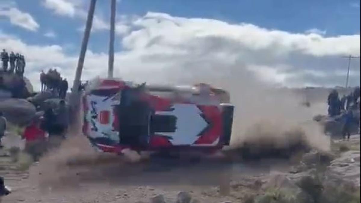 Trágico accidente en Argentina: muere un espectador arrollado por un coche que dio vueltas de campana