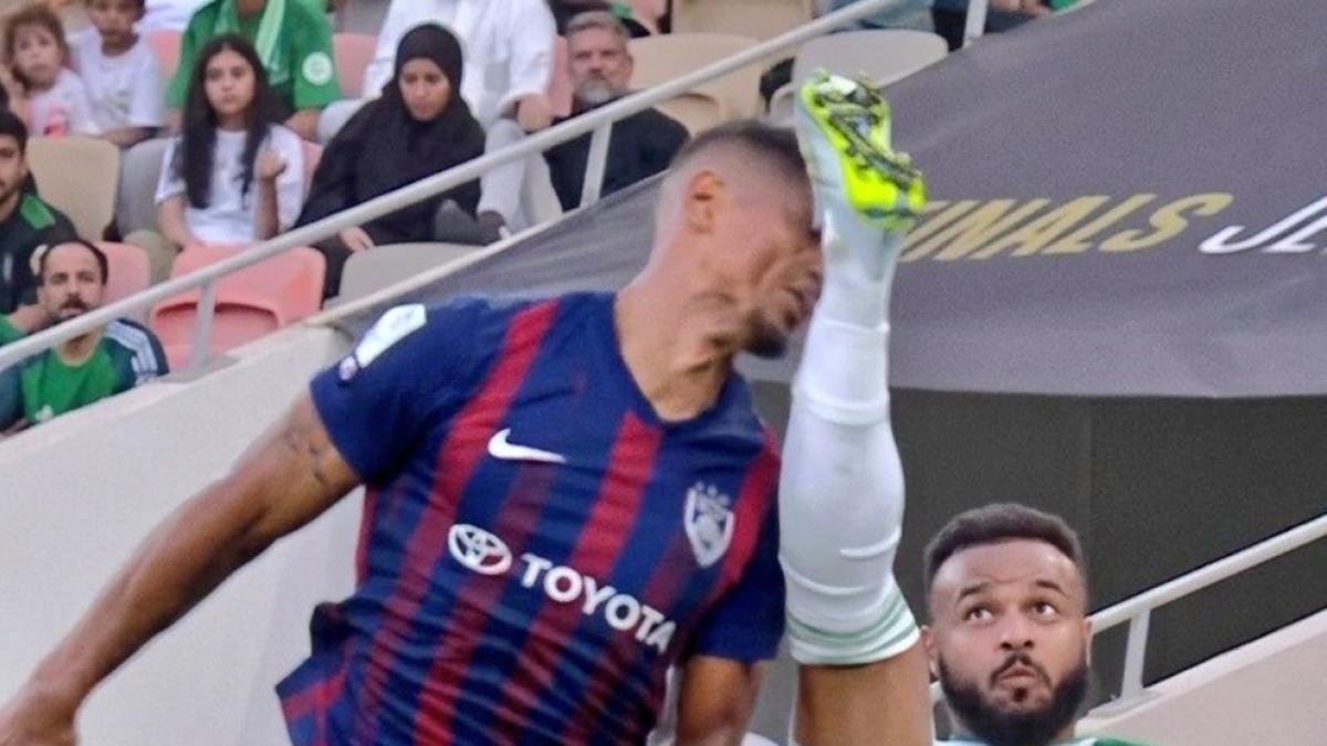 Momentos de tensión: queda 'noqueado' y un ex de LaLiga acaba agrediendo a las asistencias para auxiliarlo