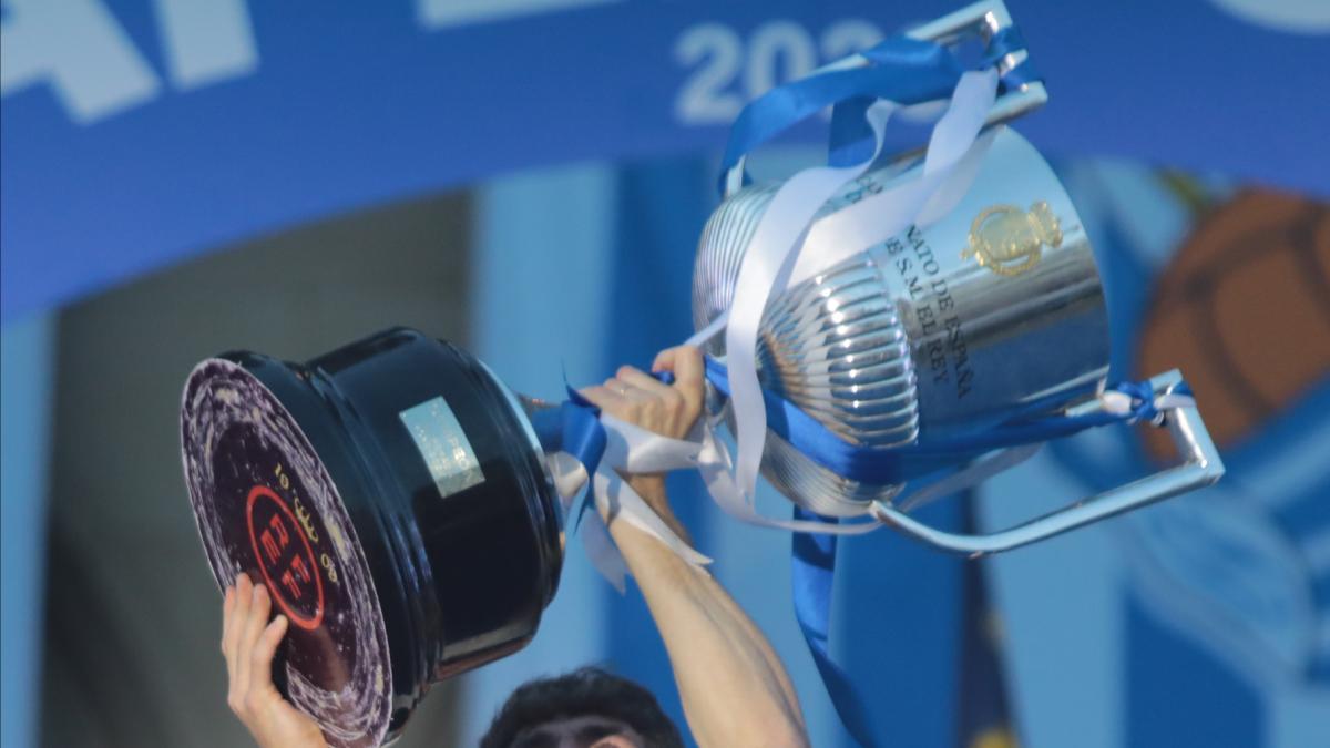 Aritz, maestro de ceremonias, vacila a todos sus compañeros y rompe a llorar al final