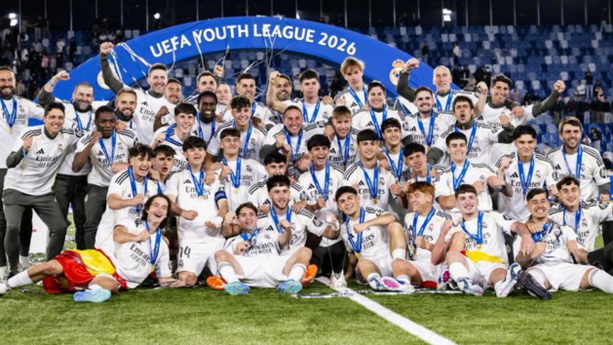 El Real Madrid, con Javi Navarro vestido otra vez de héroe, bicampeón de Europa