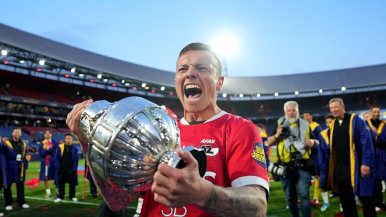 "Si Frenkie no puede jugar, que venga Jordy Clasie"