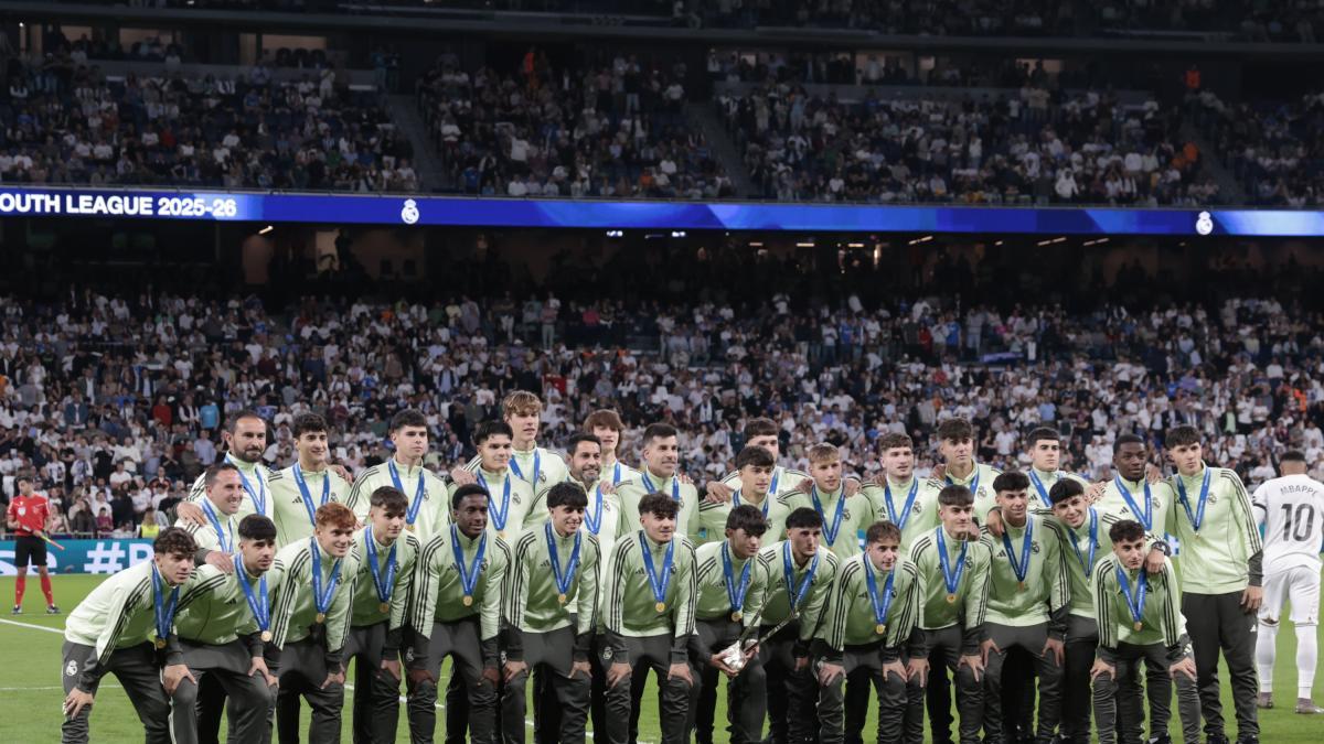 El Bernabéu homenajea al Juvenil A campeón de la Youth League