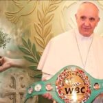 El mundo del boxeo honra la memoria del Papa Francisco