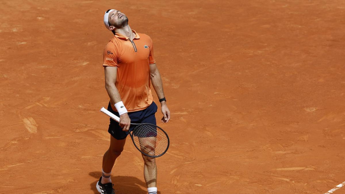 De superhéroe en Wimbledon a víctima que no gana un partido: tampoco en Madrid