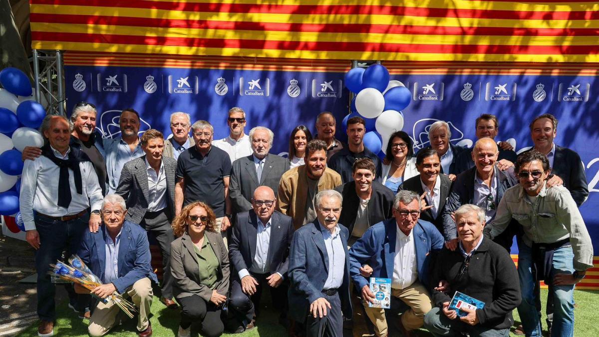 Puado y Laura Martínez tiñen Sant Jordi de blanquiazul