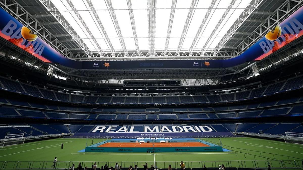 Así fue la transformación del Bernabéu en una pista de tenis