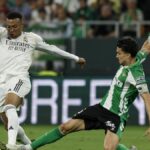 Serio contratiempo para el Betis: Bartra, KO a las primeras de cambio