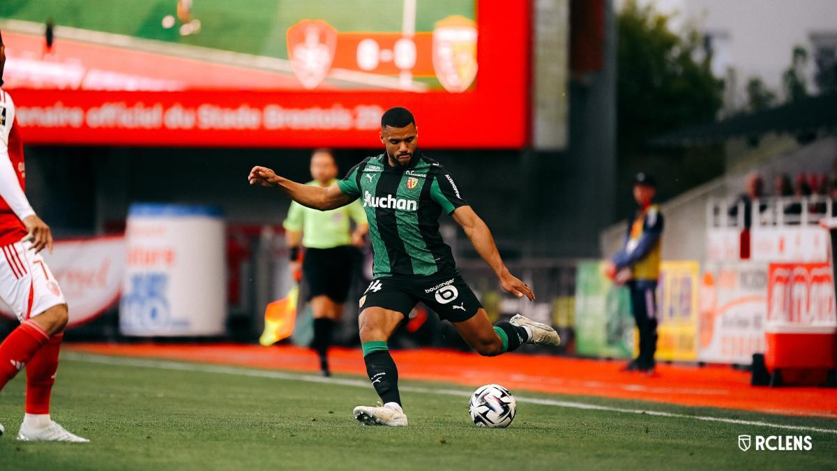 El Lens no pasa del empate y el PSG puede ser más líder