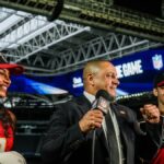 Roberto Carlos anuncia desde el Bernabéu la elección de los Falcons en el draft de la NFL
