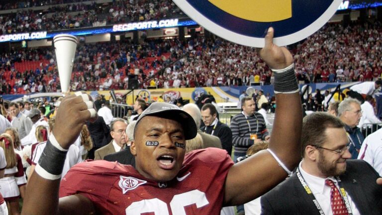 Luther Davis, ex jugador, admite disfrazarse de estrella NFL con pelucas y maquillaje para lograr préstamos millonarios