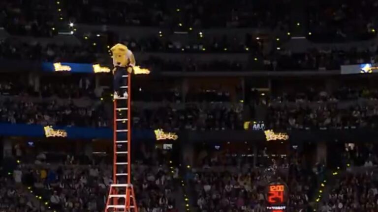 La mascota de los Nuggets cobra este pastizal por hacer locuras como esta