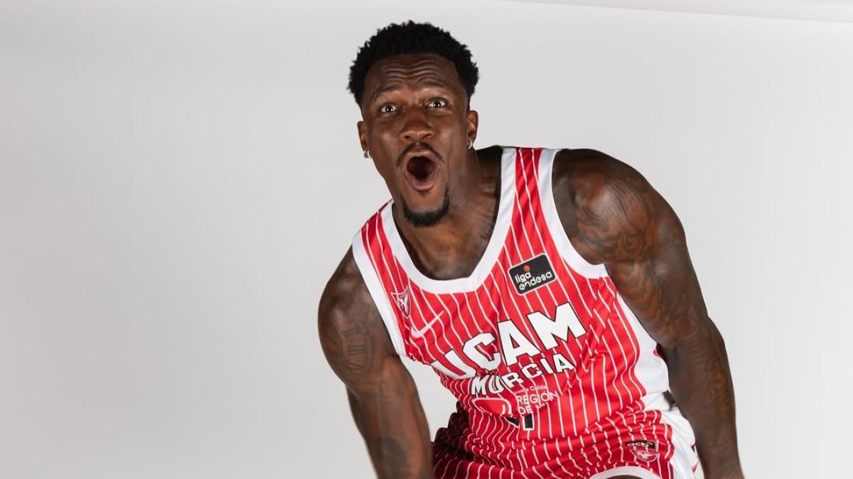 Dylan Ennis renueva con el UCAM CB hasta 2027 estando lesionado