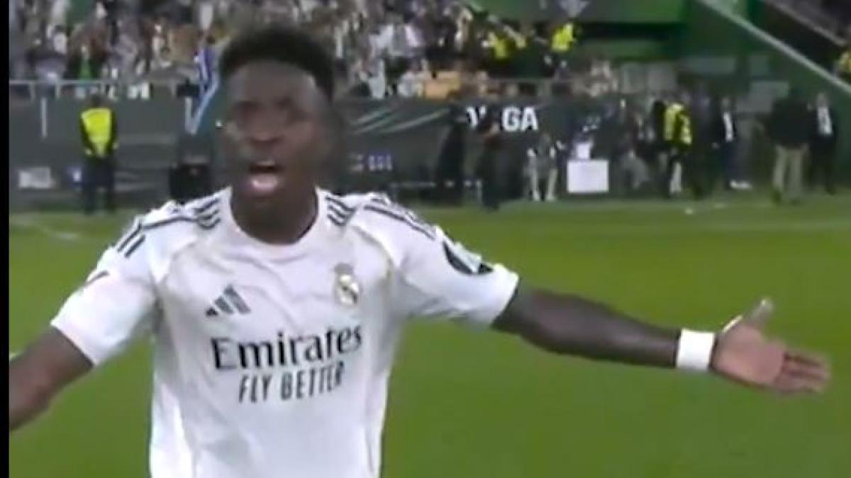 Así se vio el gol de Bellerín desde la RefCam y las protestas de los jugadores del Madrid