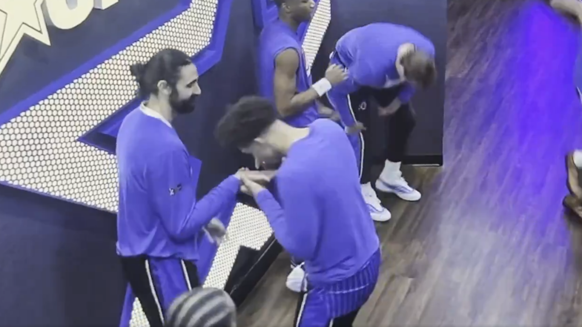 Dos jugadores simulan esnifar droga antes de jugar los playoffs de la NBA: "Se están pasando de la raya"