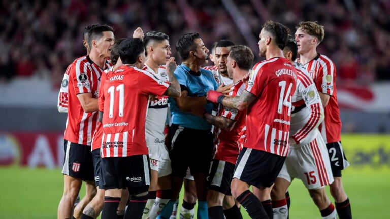 1-1: El Flamengo pincha pero sigue líder en un partido con follón