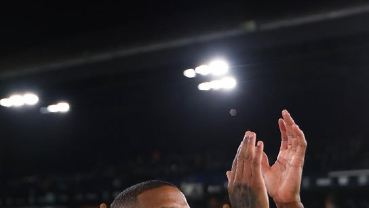 Ashley Young se retira a los 40