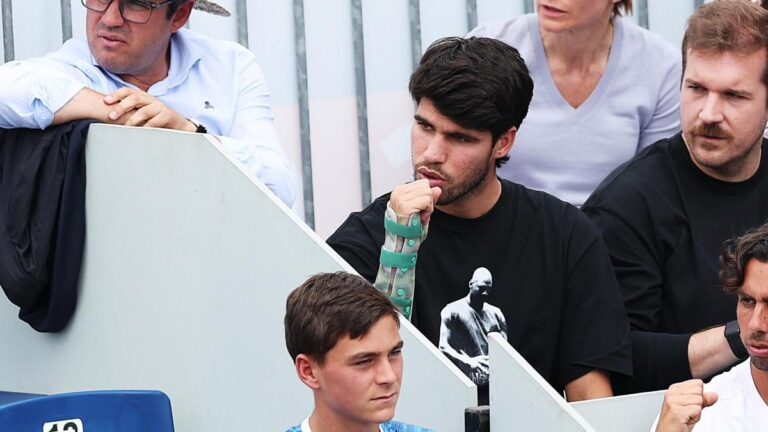 Carlos Alcaraz se deja ver en la Caja Mágica para apoyar a su hermano Jaime