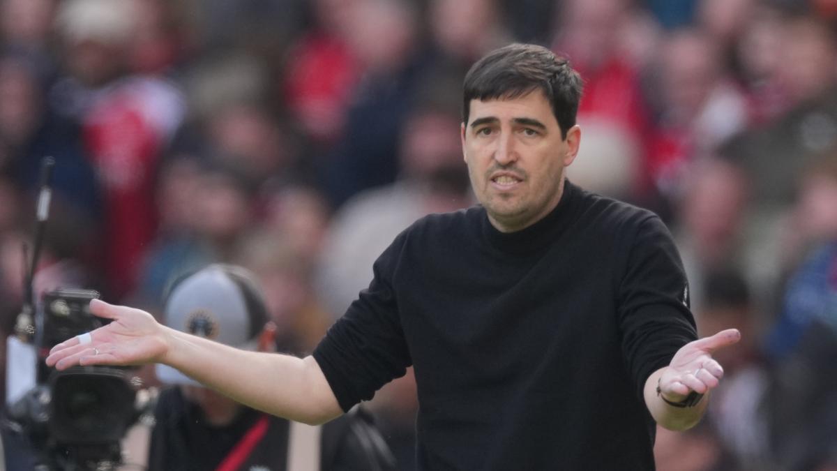 Iraola, entre dos grandes