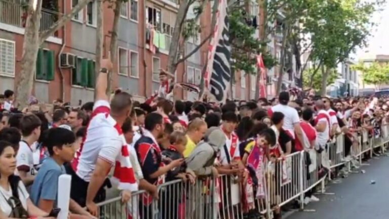 La afición del Rayo ya llena los aledaños de Vallecas ante unas semifinales históricas