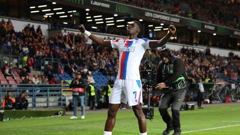 1-3: El Crystal Palace ya otea la final tras destrozar con su pegada al Shakhtar de Arda Turan