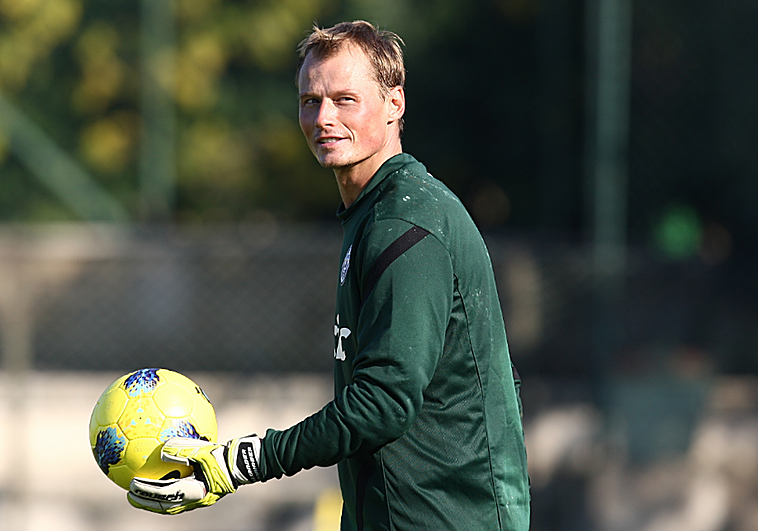 Muere Alex Manninger, exportero del Arsenal y Espanyol, al ser su coche arrollado por un tren