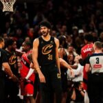 Jarrett Allen desarma a los Raptors y los Cavaliers se citan con los Pistons