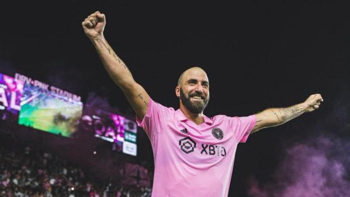 "¿Qué le ha pasado?": las redes, totalmente impactadas con el nuevo aspecto de Higuaín