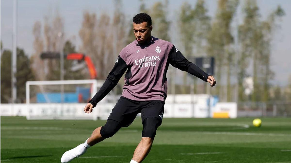 Mbappé se aísla del ruido en Valdebebas