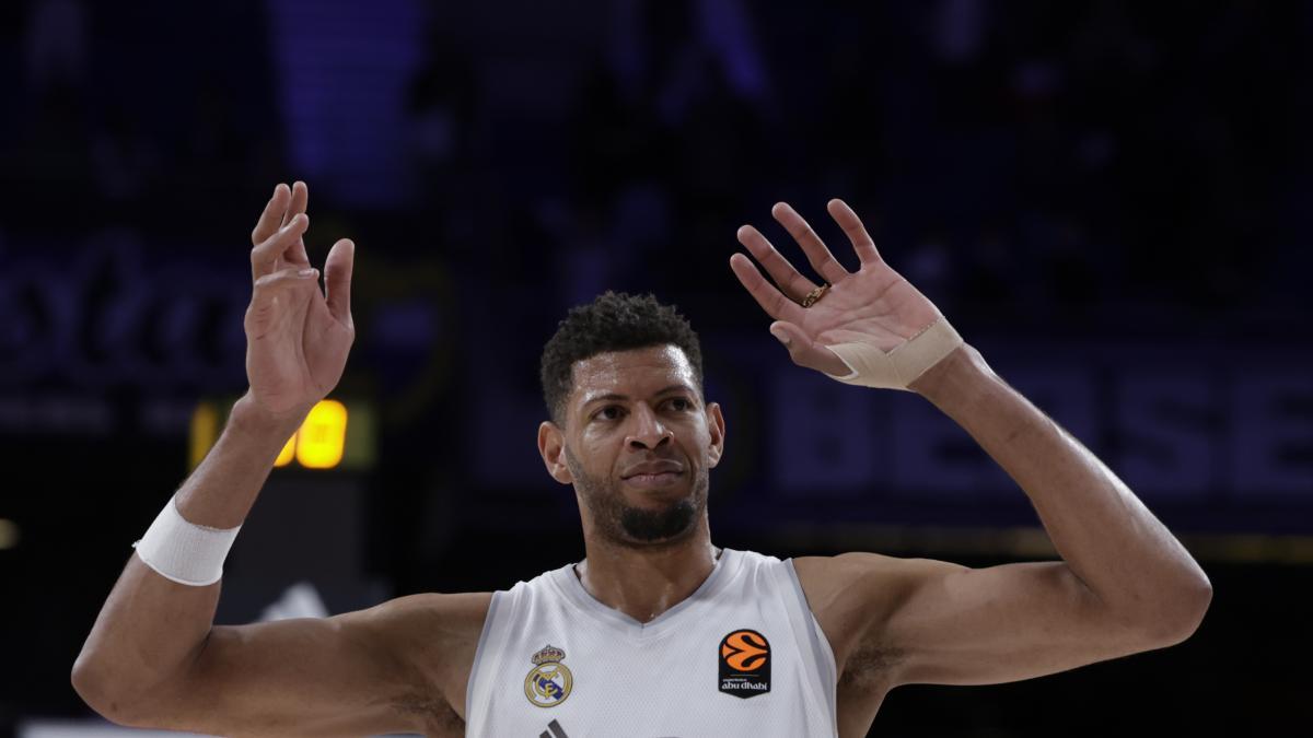 Tavares, al dueño del Hapoel: "Disfrázate de agencia de viajes y te vas para tu casa"