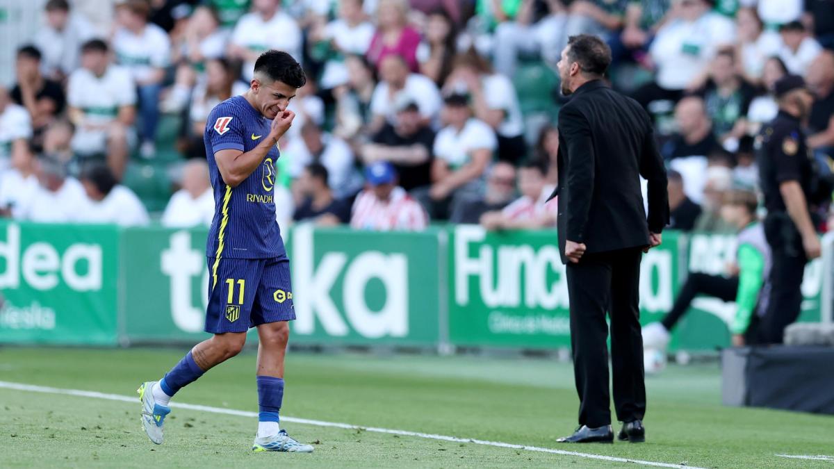 Charla de Simeone con Almada, el técnico no le da por perdido
